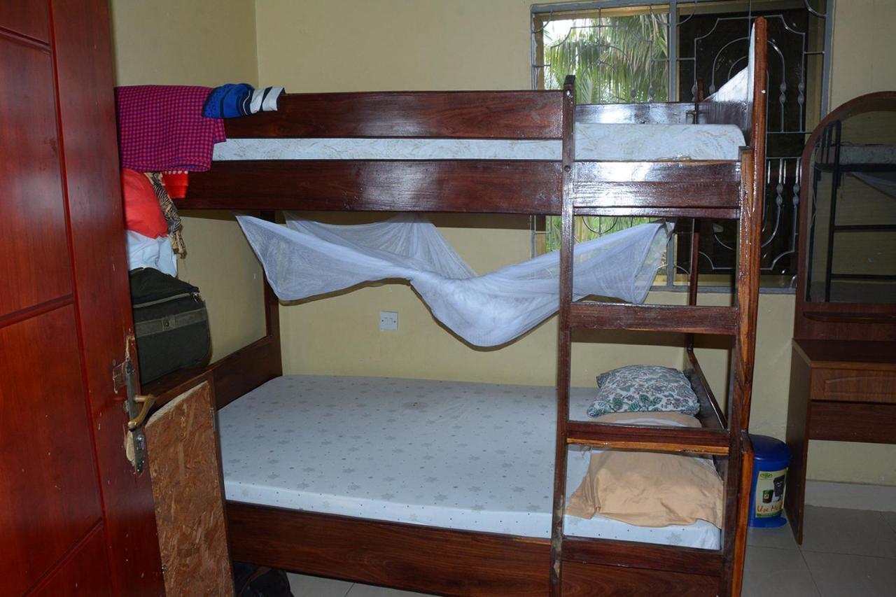 Jj & Je Family House Hostel Dar es Salaam Exterior photo