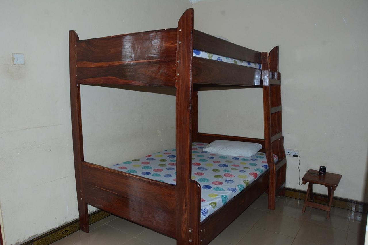 Jj & Je Family House Hostel Dar es Salaam Exterior photo