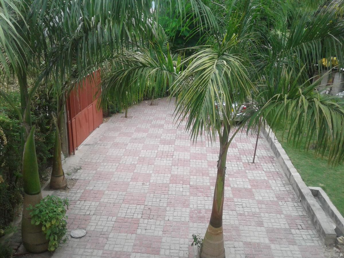 Jj & Je Family House Hostel Dar es Salaam Exterior photo