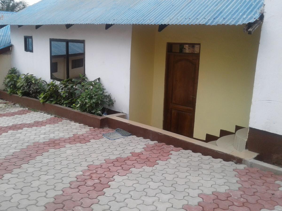 Jj & Je Family House Hostel Dar es Salaam Exterior photo