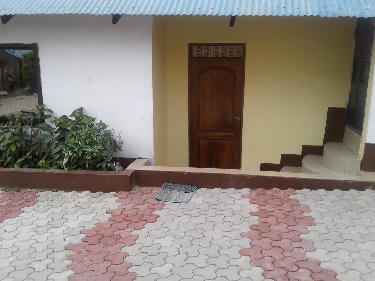 Jj & Je Family House Hostel Dar es Salaam Exterior photo