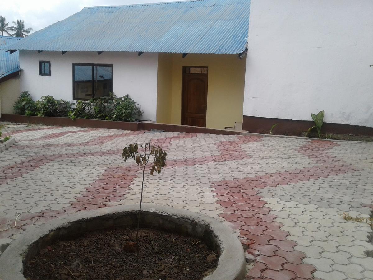 Jj & Je Family House Hostel Dar es Salaam Exterior photo
