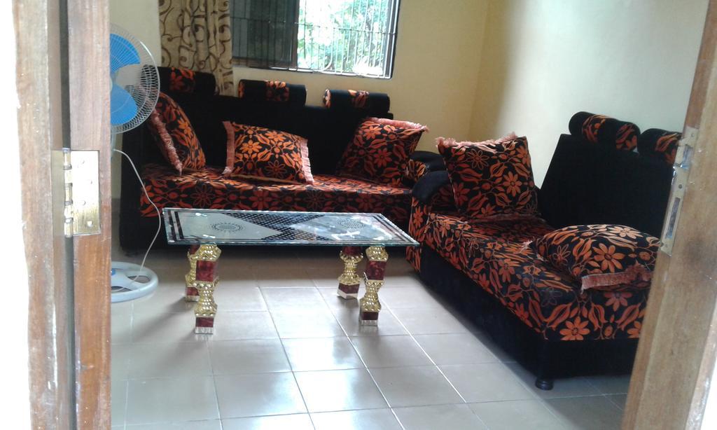Jj & Je Family House Hostel Dar es Salaam Exterior photo